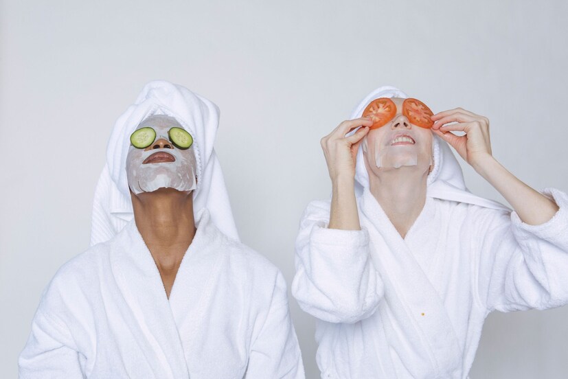 Gives Your Skin a Natural Glow: By removing impurities and improving circulation, steaming can instantly make your skin look brighter, smoother and more refreshed.
