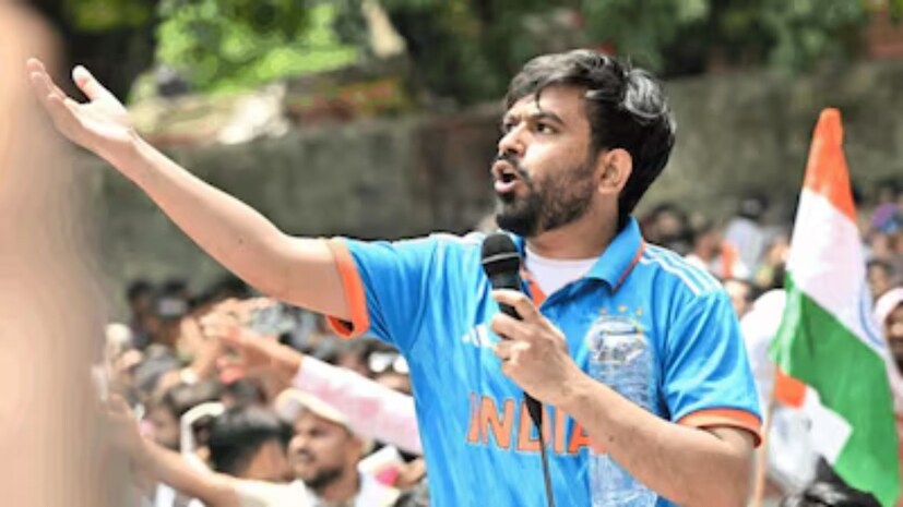 కేవలం డిజిటల్ ప్లాట్‌ఫామ్‌కే పరిమితం కాకుండా, సేజేపీ అత్యంత వేగంగా ఆన్‌లైన్ నిరసన వేదికగా మారింది. స్వల్ప వ్యవధిలోనే లక్షకు పైగా రిజిస్ట్రేషన్లు పొందడం, ప్రత్యేక వెబ్‌సైట్, యాంథమ్ ప్రారంభించడం ద్వారా యువతలో బలమైన స్థానాన్ని సంపాదించుకుంది. ఇన్‌స్టాగ్రామ్, ఎక్స్ (ట్విట్టర్) వేదికలుగా పొలిటికల్ సెటైర్, రీల్స్, మీమ్‌ల ద్వారా దేశవ్యాప్తంగా పరీక్షల లీకేజీలు, నిరుద్యోగ సమస్యలపై చైతన్యాన్ని రగిల్చింది. (File Photo)
