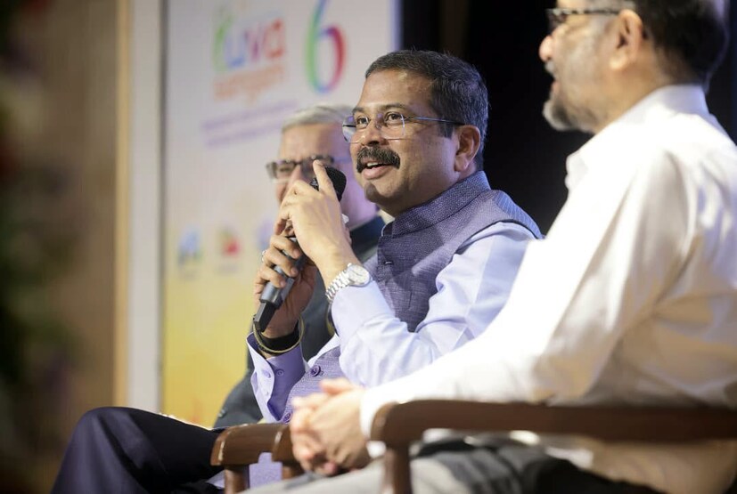 <strong>బంగారం, వెండి , వాహనాలు:</strong> ఆభరణాలు, వాహనాల విషయానికి వస్తే ప్రధాన్ దంపతుల వద్ద వీటి భారీ సేకరణ ఉంది. ధర్మేంద్ర ప్రధాన్ వద్ద 200 గ్రాముల బంగారం, 2.5 కిలోగ్రాముల వెండి ఉంది. కేంద్రమంత్రి భార్య వద్ద 500 గ్రాముల బంగారం, 10 కిలోగ్రాముల వెండి ఉన్నాయి. ప్రధాన్ వద్ద 2011 మోడల్ హోండా సిటీ కారు ఉండగా, ఆయన భార్య పేరు మీద పలు వాణిజ్య వాహనాలు నమోదై ఉన్నాయి.