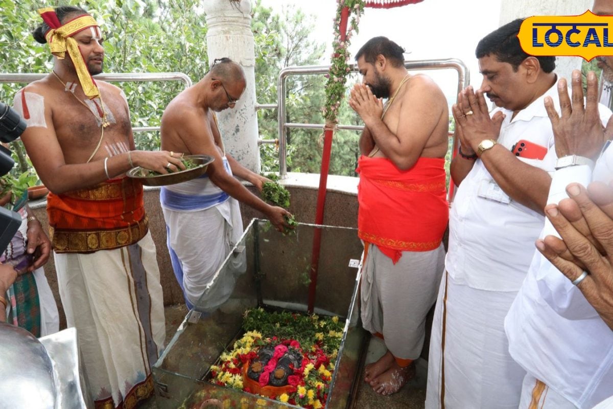 తిరుమలలో అరుదైన ఛత్రస్థాపనోత్సవం.. శ్రీవారి పాదాల వద్ద పవిత్ర గొడుగు ప్రతిష్ఠ ఎందుకో తెలుసా..?
