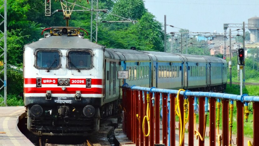 railway electrification 2026, railway news, indian railways, railway green energy projects, solar power projects, latest railway news, భారతీయ రైల్వే విద్యుదీకరణ, రైల్వే వార్తలు, రైల్వే న్యూస్, రైళ్లలో డీజిల్ వినియోగం తగ్గింపు, రైల్వే సౌర విద్యుత్ ప్రాజెక్టులు, రైల్వే కొత్త అప్‌డేట్స్