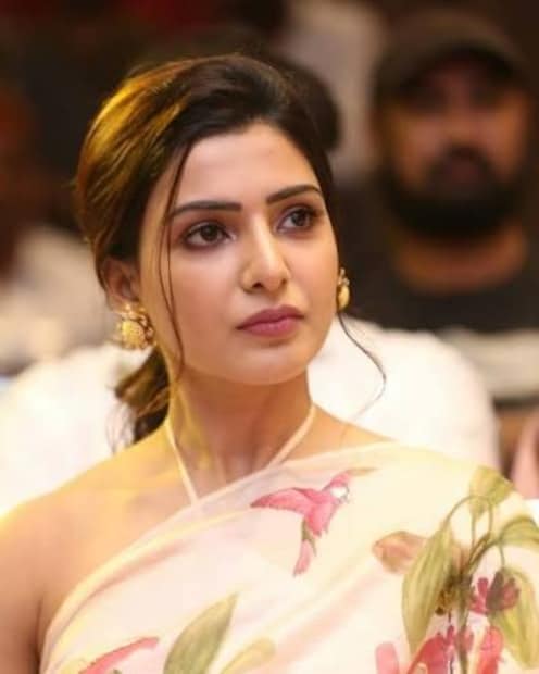 "ఇది నా జీవితంలో కచ్చితంగా సరికొత్త, ఎంతో ఉత్సాహభరితమైన అనుభూతి. నిజం చెప్పాలంటే ఈ మధుర క్షణం కోసం నేను చాలా కాలంగా ఎదురుచూస్తున్నాను. నాకు ఎప్పటి నుంచో తల్లి కావాలనే బలమైన కోరిక ఉండేది. నా జీవితంలోని ఈ కొత్త ప్రయాణానికి నా సర్వస్వాన్ని అంకితం చేస్తాను" అని తన మనసులోని ఆనందాన్ని వ్యక్తపరిచారు సమంత. తాను ఎప్పుడూ ప్రతి పనిలో ఎంతో ఉద్వేగంగా, నిబద్ధతతో ఉంటానని, కానీ గర్భధారణ తర్వాత తనలో ఒక భిన్నమైన, సరికొత్త శక్తి, స్పష్టమైన లక్ష్యం కనిపిస్తున్నాయని ఆమె చెప్పుకొచ్చారు. ప్రతిరోజూ కొత్తగా అనిపిస్తోందని, రాబోయే భవిష్యత్తును ఆహ్వానించడానికి సిద్ధమవుతున్నానని ఆమె తెలిపారు. "ఇది నా జీవితంలో కచ్చితంగా సరికొత్త, ఎంతో ఉత్సాహభరితమైన అనుభూతి. నిజం చెప్పాలంటే ఈ మధుర క్షణం కోసం నేను చాలా కాలంగా ఎదురుచూస్తున్నాను. నాకు ఎప్పటి నుంచో తల్లి కావాలనే బలమైన కోరిక ఉండేది. నా జీవితంలోని ఈ కొత్త ప్రయాణానికి నా సర్వస్వాన్ని అంకితం చేస్తాను" అని తన మనసులోని ఆనందాన్ని వ్యక్తపరిచారు సమంత. తాను ఎప్పుడూ ప్రతి పనిలో ఎంతో ఉద్వేగంగా, నిబద్ధతతో ఉంటానని, కానీ గర్భధారణ తర్వాత తనలో ఒక భిన్నమైన, సరికొత్త శక్తి, స్పష్టమైన లక్ష్యం కనిపిస్తున్నాయని ఆమె చెప్పుకొచ్చారు. ప్రతిరోజూ కొత్తగా అనిపిస్తోందని, రాబోయే భవిష్యత్తును ఆహ్వానించడానికి సిద్ధమవుతున్నానని ఆమె తెలిపారు.