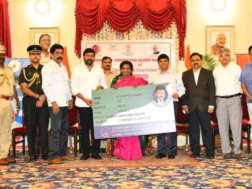 కొందరు తెలుగు, కన్నడ, తమిళ సినీ ప్రముఖులు మాత్రం అభిమానాన్ని సరైన మార్గంలో నడిపిస్తున్నారు. ఉదాహరణకు మెగాస్టార్ చిరంజీవినే తీసుకుంటే.. దశాబ్దాలుగా ఆయన ఫ్యాన్స్.. ఎన్నో సామాజిక, సేవా కార్యక్రమాలు, అన్నదానాలు, రక్త దానాల వంటివి చేస్తూ.. అభిమానం అంటే ఇలా ఉండాలి అనిపిస్తున్నారు. ఇదే విధంగా రజనీకాంత్, విజయ్ లాంటి నటులు కూడా తమ ఫ్యాన్స్తో మంచి పనులు చేయిస్తున్నారు. ఇలాంటి చర్యలను ప్రజలు స్వాగతిస్తారు. ఈ అభిమానానికి అందరూ సపోర్ట్ చేస్తారు. కానీ థియేటర్లు తగలబడేలా, ప్రమాదం ముంచుకొచ్చేలా చేసే చర్యల్ని ప్రజలు ఎట్టి పరిస్థితుల్లో సమర్థించరు. ప్రభుత్వాలు కూడా.. ఇలాంటి వాటిని తేలిగ్గా తీసుకోకూడదు. లైట్ తీసుకుంటే, ఏదో ఒక రోజు ఇలాంటి ఘటనే పెను ప్రమాదానికి కారణం కాగలదు. కొందరు తెలుగు, కన్నడ, తమిళ సినీ ప్రముఖులు మాత్రం అభిమానాన్ని సరైన మార్గంలో నడిపిస్తున్నారు. ఉదాహరణకు మెగాస్టార్ చిరంజీవినే తీసుకుంటే.. దశాబ్దాలుగా ఆయన ఫ్యాన్స్.. ఎన్నో సామాజిక, సేవా కార్యక్రమాలు, అన్నదానాలు, రక్త దానాల వంటివి చేస్తూ.. అభిమానం అంటే ఇలా ఉండాలి అనిపిస్తున్నారు. ఇదే విధంగా రజనీకాంత్, విజయ్ లాంటి నటులు కూడా తమ ఫ్యాన్స్తో మంచి పనులు చేయిస్తున్నారు. ఇలాంటి చర్యలను ప్రజలు స్వాగతిస్తారు. ఈ అభిమానానికి అందరూ సపోర్ట్ చేస్తారు. కానీ థియేటర్లు తగలబడేలా, ప్రమాదం ముంచుకొచ్చేలా చేసే చర్యల్ని ప్రజలు ఎట్టి పరిస్థితుల్లో సమర్థించరు. ప్రభుత్వాలు కూడా.. ఇలాంటి వాటిని తేలిగ్గా తీసుకోకూడదు. లైట్ తీసుకుంటే, ఏదో ఒక రోజు ఇలాంటి ఘటనే పెను ప్రమాదానికి కారణం కాగలదు.