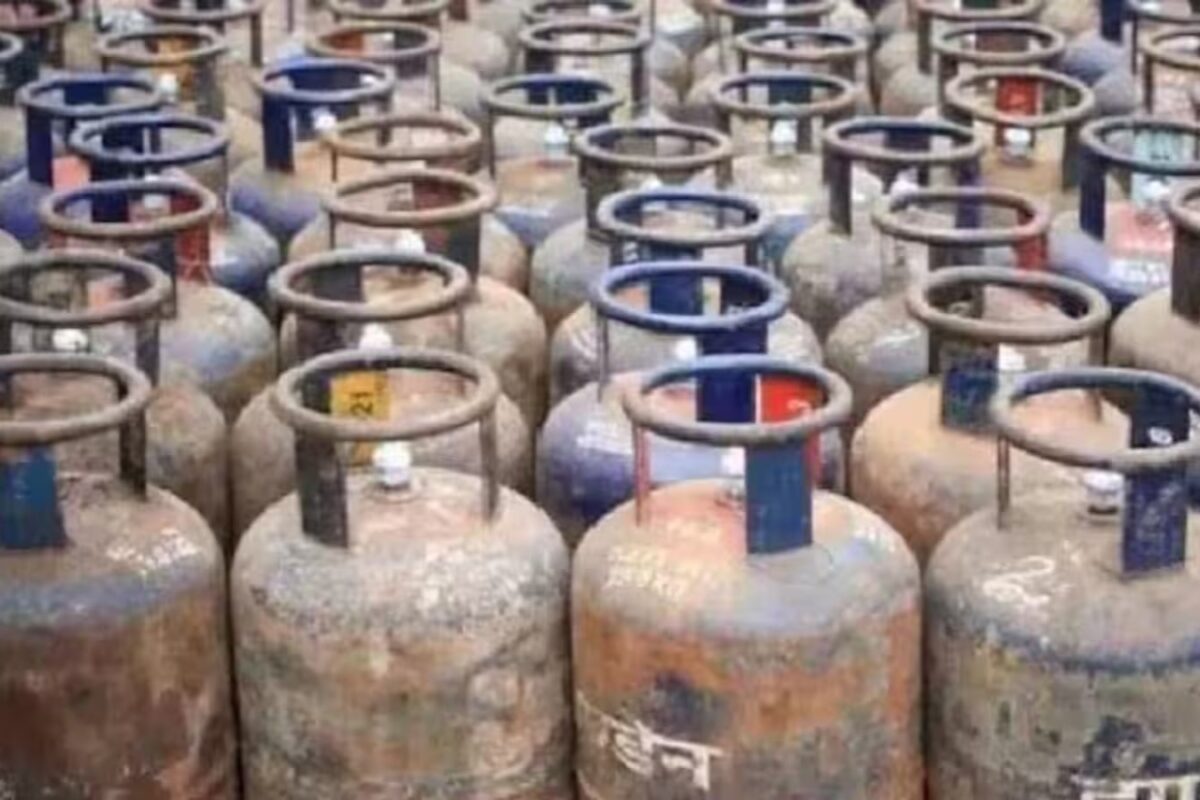 LPG Cylinder Price: మళ్లీ పెరిగిన గ్యాస్ సిలిండర్ ధర.. కొత్త రేటు చూస్తే షాకే!