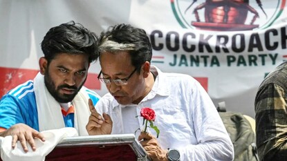 జంతర్ మంతర్ ఉద్యమంలో చీలికలా? ధర్మేంద్ర ప్రధాన్ రాజీనామాపై భిన్నాభిప్రాయాలు!  (Image - AFP)
