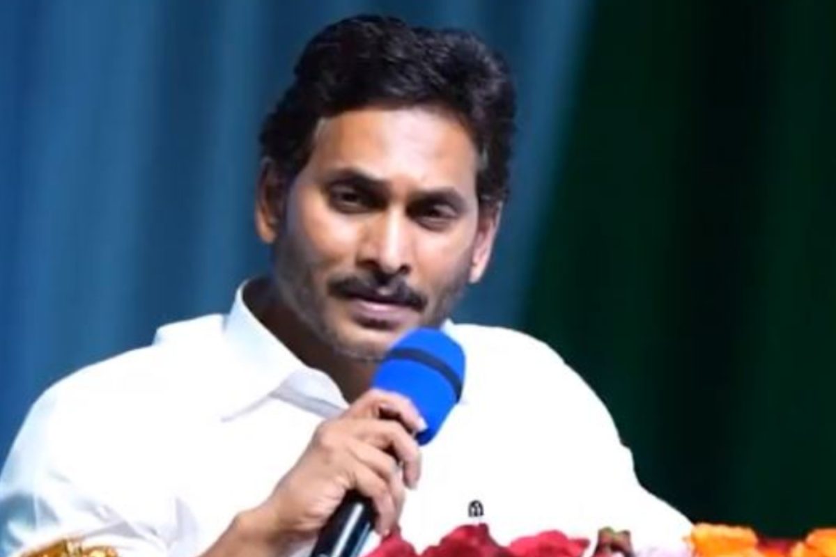 YS Jagan: జోరు పెంచుతున్న వైసీపీ.. నేడు పొగాకు రైతులతో వైఎస్ జగన్ కీలక భేటీ.!