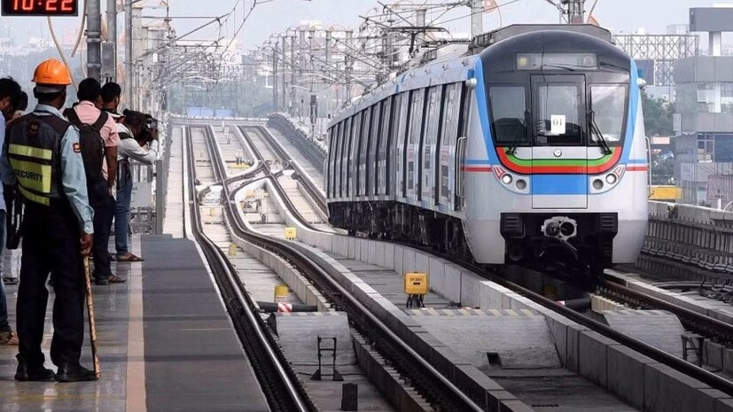 Hyderabad Metro fines 2026, Hyderabad Metro penalty rules, Hyderabad Metro offences and penalties, Metro ticket fine Hyderabad, Hyderabad Metro passenger rules, Hyderabad Metro track fine, హైదరాబాద్ మెట్రో జరిమానాలు, మెట్రోలో టికెట్ లేకుండా ప్రయాణం ఫైన్, హైదరాబాద్ మెట్రో కొత్త నిబంధనలు, మెట్రో ట్రాక్‌పై నడిస్తే జరిమానా, మెట్రోలో చేయకూడని పనులు, హైదరాబాద్ మెట్రో ప్రయాణికుల రూల్స్