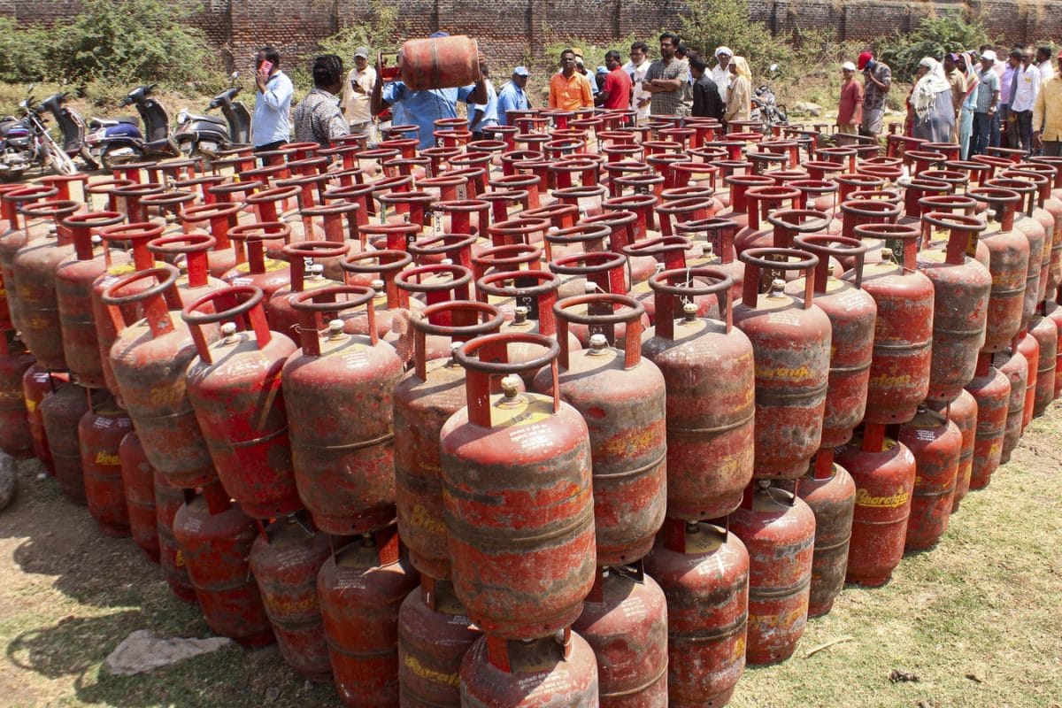 LPG: గ్యాస్ సిలిండర్ల రవాణాలో భారీ మార్పులు.. సంచలన నిర్ణయం తీసుకున్న కేంద్రం!