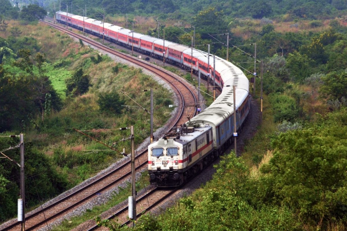 Special Trains: తిరుమల, అరుణాచలం భక్తులకు శుభవార్త... ప్రత్యేక రైళ్లను ప్రకటించిన రైల్వే