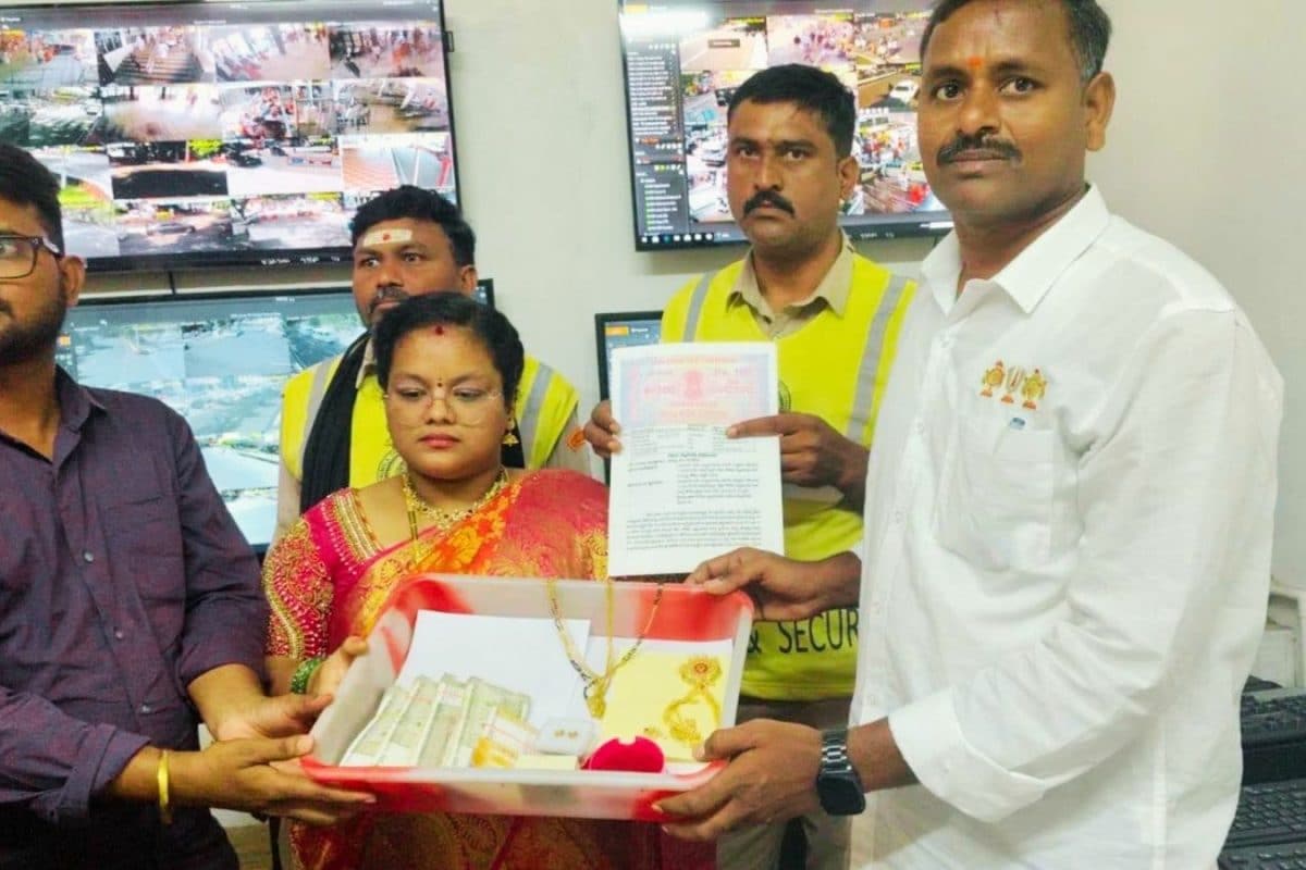 Tirumala: తిరుమలలో భక్తులు పోగొట్టుకున్న లక్షల విలువైన బ్యాగు.. తిరిగి ఎలా చేతికి వచ్చిందో తెలుసా..?