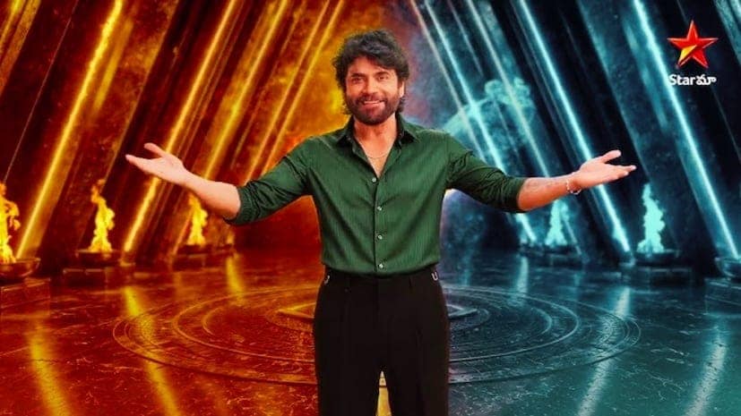 ప్రతి సీజన్లో సినిమా ప్రమోషన్స్, టాలీవుడ్ తారల సందడితో కోలాహలంగా మారే బిగ్ బాస్ వేదిక, ఈసారి పదింతల వినోదాన్ని పంచేందుకు సిద్ధమైంది. బిగ్ బాస్ 10కు సంబంధించి గత కొన్ని రోజులుగా సోషల్ మీడియాలో ఎన్నో ఊహాగానాలు వినిపించాయి. ముఖ్యంగా హోస్ట్ మారుతున్నారని, మరో టాలీవుడ్ స్టార్ హీరో ఈ బాధ్యతలు తీసుకోబోతున్నారనే పుకార్లు షికారు చేశాయి. అయితే, ఈ వార్తలకు చెక్ పెడుతూ నిర్వాహకులు కింగ్ అక్కినేని నాగార్జుననే ఫైనల్ చేశారు. మూడో సీజన్ నుంచి తనదైన శైలిలో, అద్భుతమైన హోస్టింగ్తో షోను నడిపిస్తున్న నాగార్జున, ఈ మైలురాయి సీజన్ను కూడా తన భుజాలపై వేసుకోనున్నారు. ప్రతి సీజన్లో సినిమా ప్రమోషన్స్, టాలీవుడ్ తారల సందడితో కోలాహలంగా మారే బిగ్ బాస్ వేదిక, ఈసారి పదింతల వినోదాన్ని పంచేందుకు సిద్ధమైంది. బిగ్ బాస్ 10కు సంబంధించి గత కొన్ని రోజులుగా సోషల్ మీడియాలో ఎన్నో ఊహాగానాలు వినిపించాయి. ముఖ్యంగా హోస్ట్ మారుతున్నారని, మరో టాలీవుడ్ స్టార్ హీరో ఈ బాధ్యతలు తీసుకోబోతున్నారనే పుకార్లు షికారు చేశాయి. అయితే, ఈ వార్తలకు చెక్ పెడుతూ నిర్వాహకులు కింగ్ అక్కినేని నాగార్జుననే ఫైనల్ చేశారు. మూడో సీజన్ నుంచి తనదైన శైలిలో, అద్భుతమైన హోస్టింగ్తో షోను నడిపిస్తున్న నాగార్జున, ఈ మైలురాయి సీజన్ను కూడా తన భుజాలపై వేసుకోనున్నారు.
