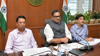 తెలంగాణ సీఎస్ సంజయ్ జాజు తెలంగాణ సీఎస్ సంజయ్ జాజు