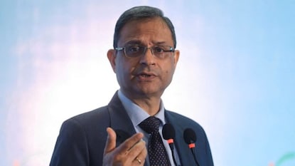 ఆర్బీఐ గవర్నర్ సంజయ్ మల్హోత్రా (ఫైల్ ఫోటో) ఆర్బీఐ గవర్నర్ సంజయ్ మల్హోత్రా (ఫైల్ ఫోటో)