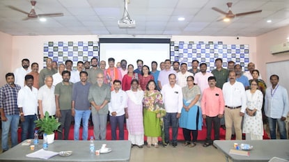 వార్తలకు ఏఐ సాయం తీసుకున్నా బాధ్యత జర్నలిస్టుదే: సుధాకర్ రెడ్డి ఉడుముల వార్తలకు ఏఐ సాయం తీసుకున్నా బాధ్యత జర్నలిస్టుదే: సుధాకర్ రెడ్డి ఉడుముల