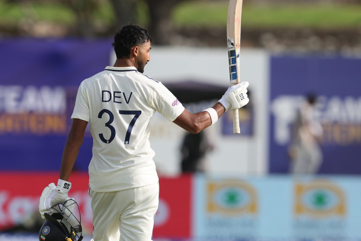 IND vs SL 1st Test: ఆకలి మీద ఉన్న సింహం వేటాడితే ఇలానే ఉంటాది..  సెంచరీతో అందరికీ ఇచ్చి పడేసిన కోహ్లీ టీమ్‌మేట్!