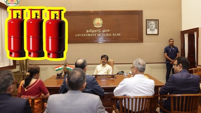 తమిళనాడులో అన్నపూర్ణి పథకం.. ఏటా 3 ఉచిత గ్యాస్ సిలిండర్లు.. సీఎం విజయ్ ప్రకటన తమిళనాడులో అన్నపూర్ణి పథకం.. ఏటా 3 ఉచిత గ్యాస్ సిలిండర్లు.. సీఎం విజయ్ ప్రకటన