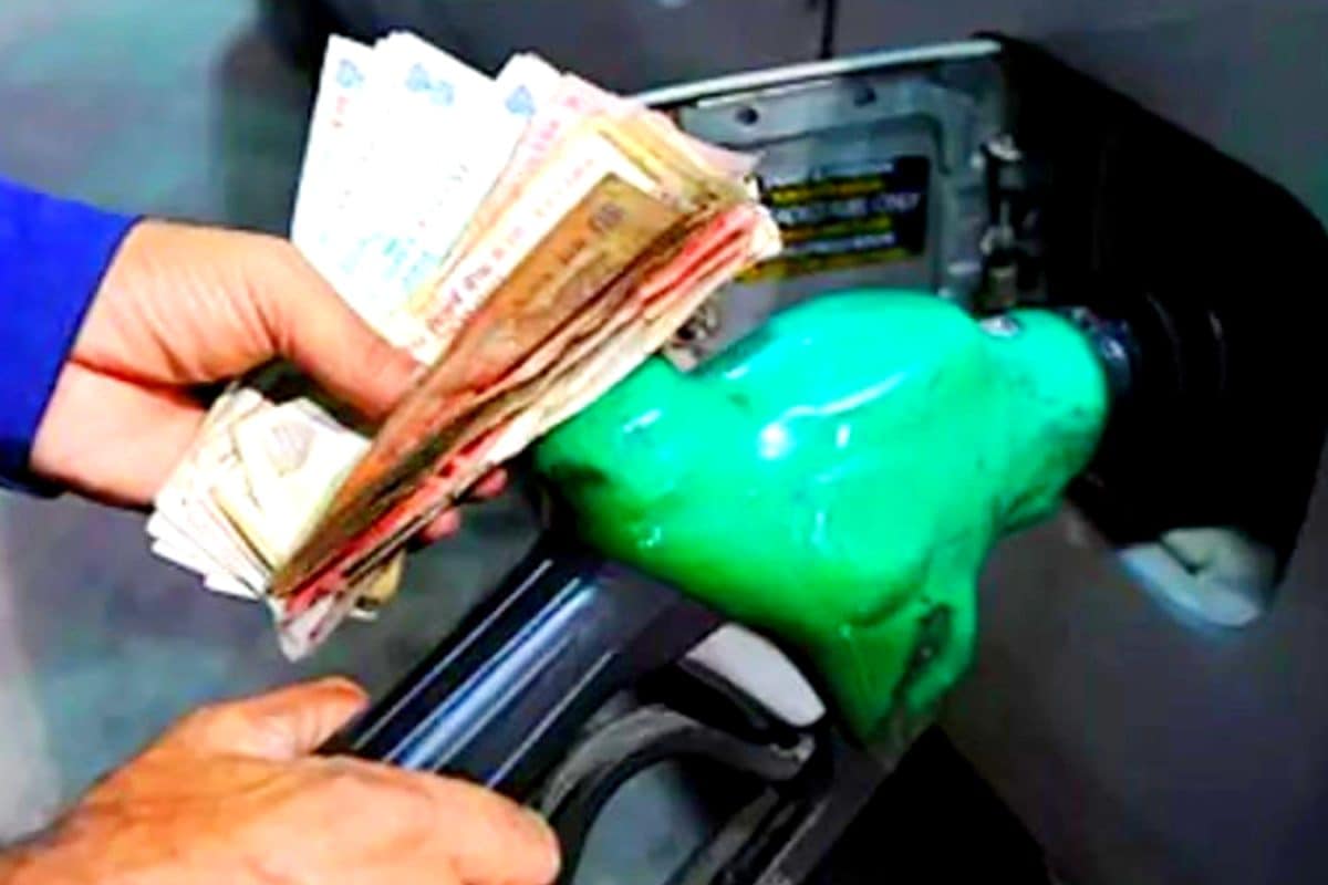Petrol Price Today: వాహనదారులకు అలర్ట్.. తెలుగు రాష్ట్రాల్లో నేటి పెట్రోల్, డీజిల్ ధరలు ఇవే