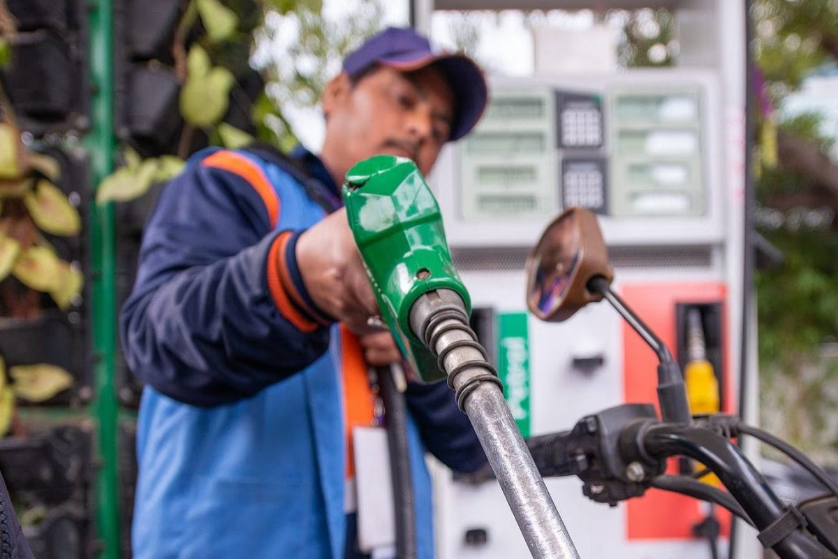 Petrol Diesel Price Today: తెలుగు రాష్ట్రాల్లో పెట్రోల్, డీజిల్ రేట్లు ఎలా ఉన్నాయంటే.. నేటి ధరలు ఇవే!