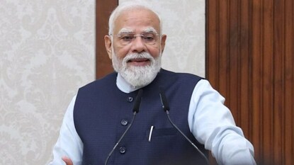 రూ.30,000 కోట్ల ప్రాజెక్టులు.. సమీక్షించిన ప్రధాని నరేంద్ర మోదీ (Image - AIR)