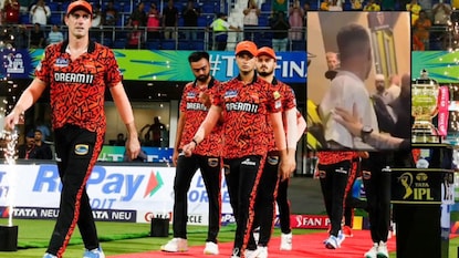 బ్రైడన్ కార్స్ (అంతర్ చిత్రంలో) బ్రైడన్ కార్స్ (అంతర్ చిత్రంలో)