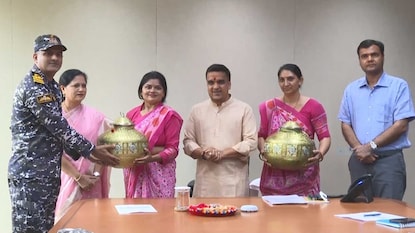 సైనికులకు 4.5 లక్షల రాఖీలు.. (Image - ANI) సైనికులకు 4.5 లక్షల రాఖీలు.. (Image - ANI)