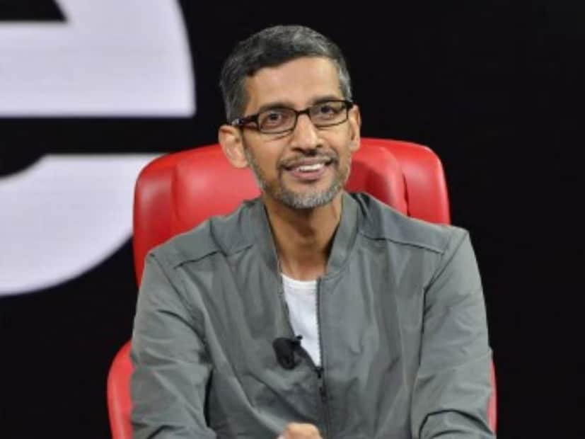 గూగుల్ సీఈఓ సుందర్ పిచాయ్ తాజాగా ఏఐ సాంకేతికతకు సంబంధించి గూగుల్ సాధిస్తున్న అద్భుతమైన ప్రగతిని, భవిష్యత్తు ప్రణాళికలను "The next chapter of our AI momentum" పేరుతో అధికారిక బ్లాగ్లో పంచుకున్నారు. ఆయన తెలిపిన వివరాల ప్రకారం, గూగుల్ సెర్చ్, యూట్యూబ్, క్లౌడ్ వంటి విభాగాల్లో కృత్రిమ మేధ (AI) అద్భుతమైన ఫలితాలను ఇస్తోంది. ఆర్టిఫిషియల్ జనరల్ ఇంటెలిజెన్స్ (AGI), సైన్స్ రంగాల్లో రాబోయే పెను మార్పులను ఉద్దేశించి, సంస్థాగతంగా కొన్ని కీలక నిర్ణయాలు తీసుకున్నట్లు సుందర్ పిచాయ్ స్పష్టం చేశారు. ఈ కొత్త అప్డేట్స్ ద్వారా సాధారణ కస్టమర్లకూ, డెవలపర్లకూ భవిష్యత్తులో మరింత అధునాతనమైన ఏఐ సేవలు అందనున్నాయని ఆయన ధీమా వ్యక్తం చేశారు. గూగుల్ సీఈఓ సుందర్ పిచాయ్ తాజాగా ఏఐ సాంకేతికతకు సంబంధించి గూగుల్ సాధిస్తున్న అద్భుతమైన ప్రగతిని, భవిష్యత్తు ప్రణాళికలను "The next chapter of our AI momentum" పేరుతో అధికారిక బ్లాగ్లో పంచుకున్నారు. ఆయన తెలిపిన వివరాల ప్రకారం, గూగుల్ సెర్చ్, యూట్యూబ్, క్లౌడ్ వంటి విభాగాల్లో కృత్రిమ మేధ (AI) అద్భుతమైన ఫలితాలను ఇస్తోంది. ఆర్టిఫిషియల్ జనరల్ ఇంటెలిజెన్స్ (AGI), సైన్స్ రంగాల్లో రాబోయే పెను మార్పులను ఉద్దేశించి, సంస్థాగతంగా కొన్ని కీలక నిర్ణయాలు తీసుకున్నట్లు సుందర్ పిచాయ్ స్పష్టం చేశారు. ఈ కొత్త అప్డేట్స్ ద్వారా సాధారణ కస్టమర్లకూ, డెవలపర్లకూ భవిష్యత్తులో మరింత అధునాతనమైన ఏఐ సేవలు అందనున్నాయని ఆయన ధీమా వ్యక్తం చేశారు.