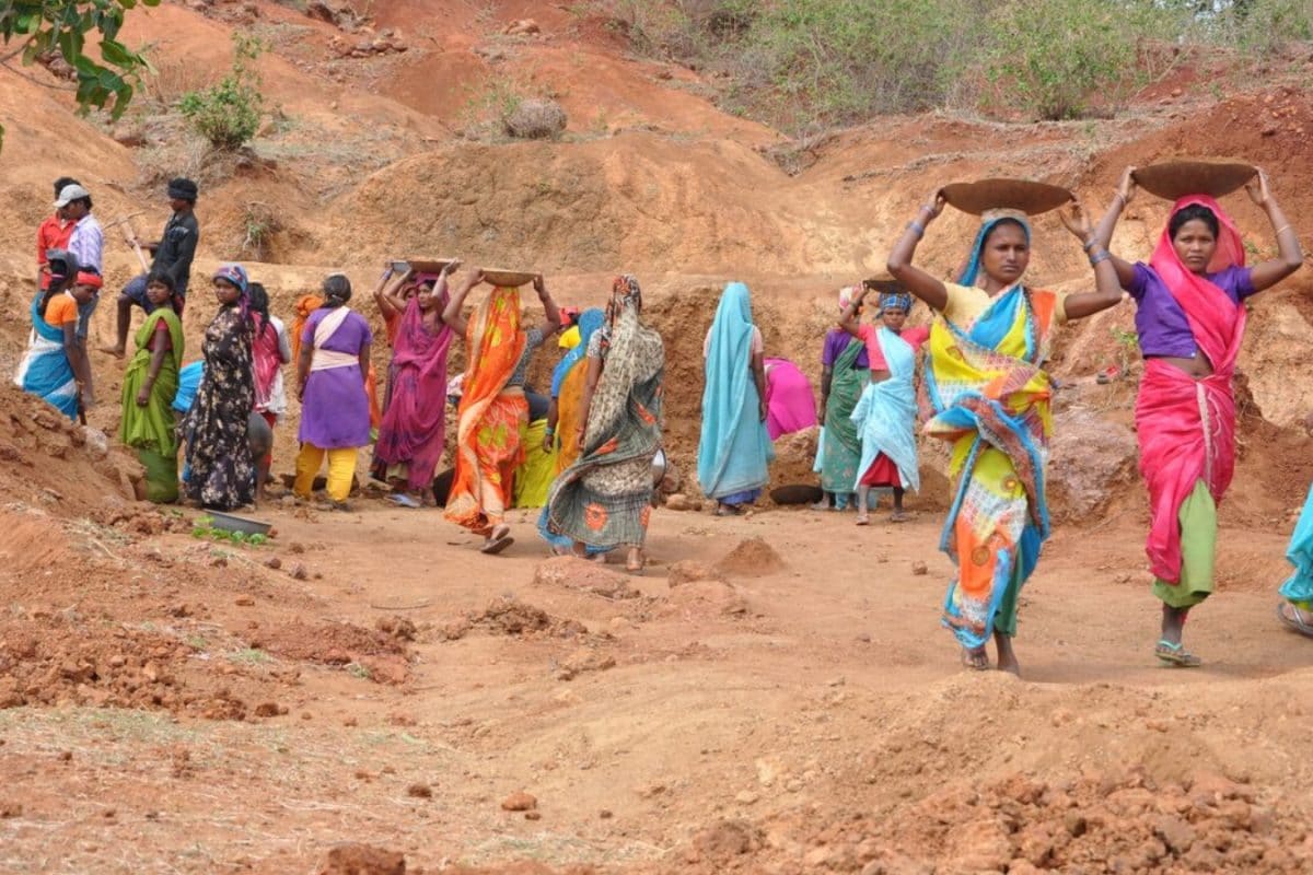 VB-G RAM G Scheme: ఉపాధి హామీ పథకంతో కేంద్రం అదిరిపోయే మాస్టర్ ప్లాన్.. ఇకపై కూలీలు అలా చేయాల్సిందే!