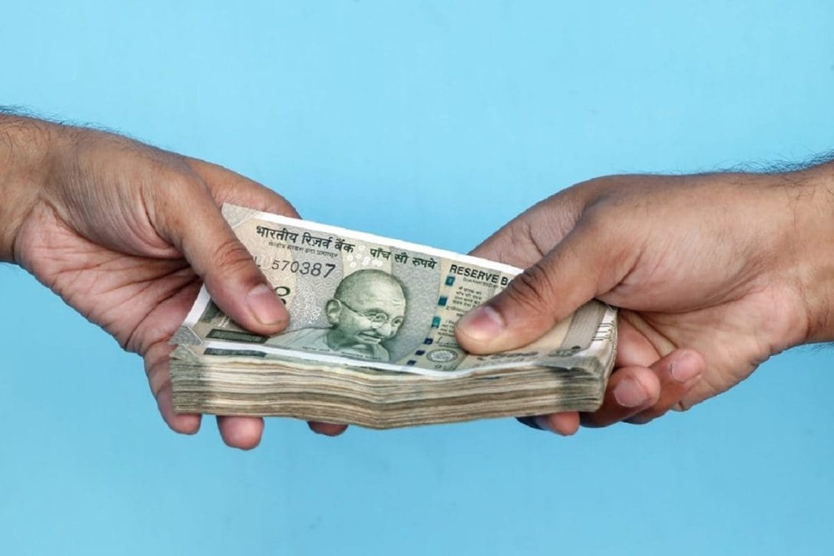 Bank Loans: మీరు వద్దన్నా బ్యాంకులు లోన్లు ఇచ్చేందుకు రెడీ... అసలు కారణం ఇదే