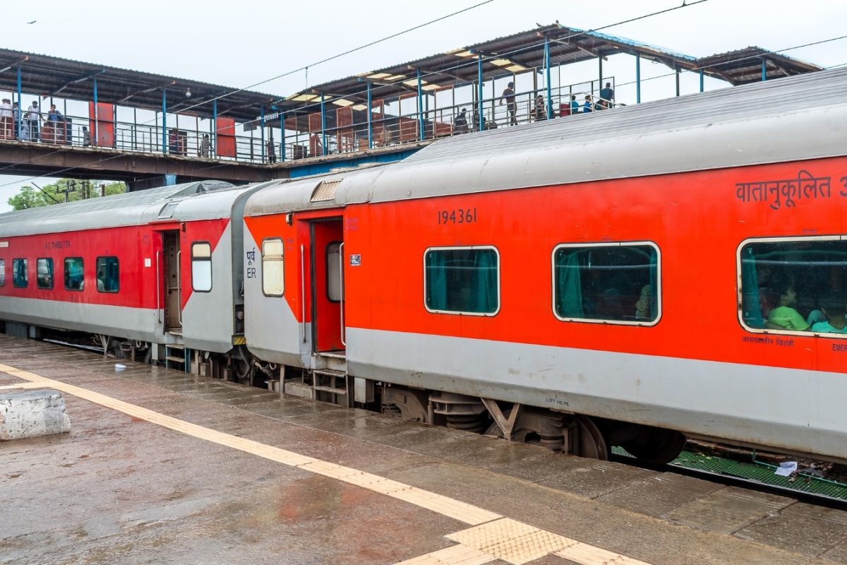 IRCTC Alert: రైలు టికెట్ బుకింగ్‌లో ఈ తప్పు చేయొద్దు... ప్రయాణికులకు ఐఆర్‌సీటీసీ హెచ్చరిక