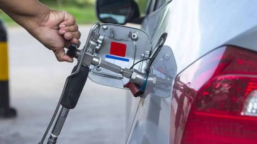 <strong>CNG కిట్, ఇంజిన్‌కు క్రమం తప్పని సర్వీసింగ్:</strong> CNG కిట్ ఫిల్టర్, రెగ్యులేటర్, ఇంజెక్టర్లను క్రమం తప్పకుండా శుభ్రం చేయించండి. మురికిగా ఉన్న ఫిల్టర్ గ్యాస్ ప్రవాహాన్ని ప్రభావితం చేస్తుంది. ప్రతి 10,000 కిలోమీటర్లకు వాహనానికి సర్వీసింగ్ చేయించడం వల్ల ఇంజిన్ మంచి స్థితిలో ఉండి, మంచి మైలేజీని అందిస్తుంది.