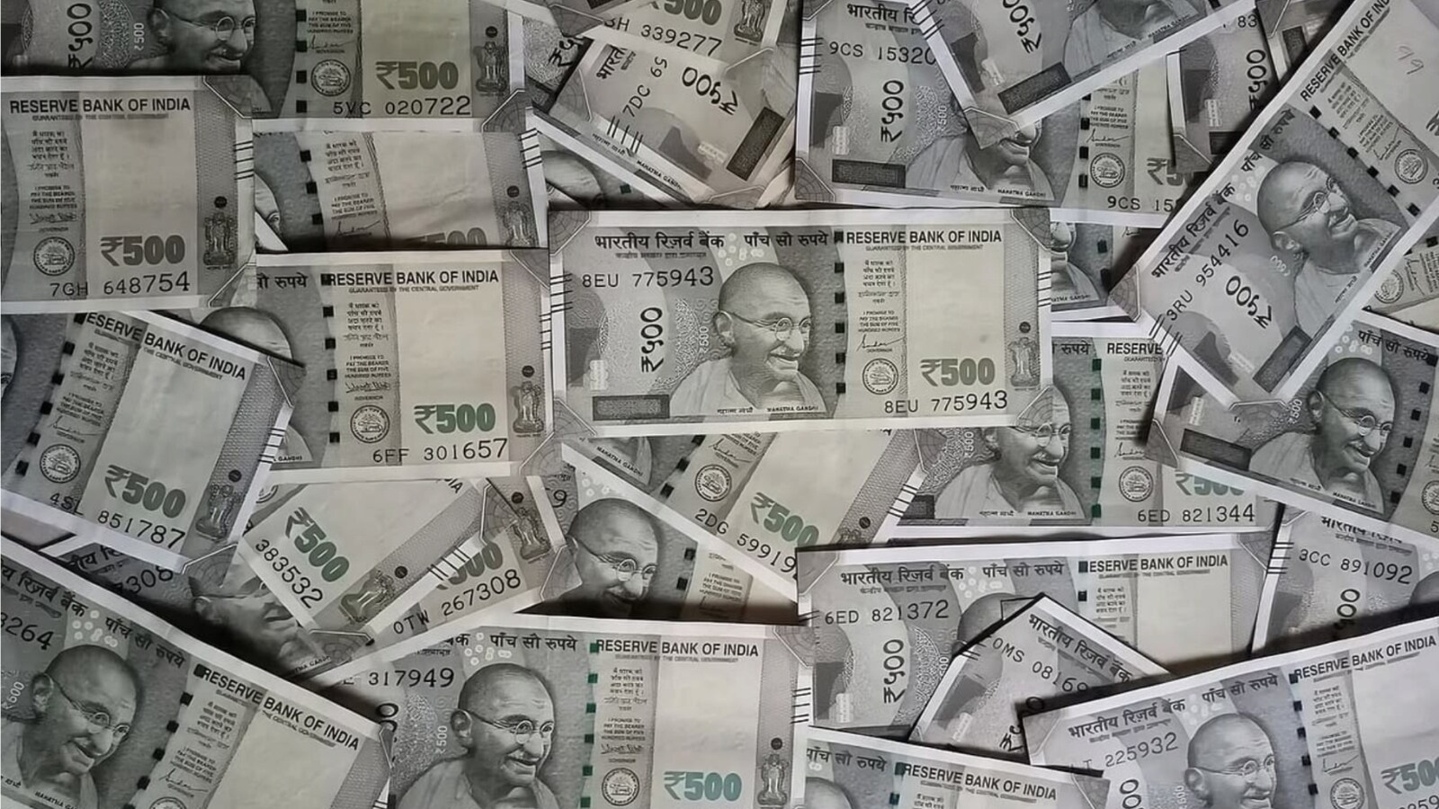 ముంబై పర్యటనలో భాగంగా ఈ ప్యానెల్ 2026 అక్టోబర్ 22, 23 (గురువారం, శుక్రవారం) తేదీలలో వివిధ సమావేశాలను ఏర్పాటు చేసింది. ఈ రెండు రోజుల పర్యటనలో ఉద్యోగుల సంఘాలు, కార్మిక ఫెడరేషన్లు, పెన్షనర్ల అసోసియేషన్లతో నేరుగా ముఖాముఖి చర్చలు జరుపుతారు. వేతన నిర్మాణం (Pay Matrix), కరువు భత్యం (DA), కరువు ఉపశమనం (DR), ఇంటి అద్దె భత్యం (HRA) వంటి ప్రధాన అంశాలతో పాటు ఇతర భత్యాలు, సేవా సౌకర్యాలలో ఆమోదయోగ్యమైన, ఆచరణాత్మక మార్పులను కమిషన్ తీవ్రంగా పరిశీలిస్తోంది. ఈ పర్యటన కేవలం మూసివున్న గదుల సమావేశాలకే పరిమితం కాకుండా, ఉద్యోగుల క్షేత్రస్థాయి పరిస్థితులను స్వయంగా పరిశీలించనుంది. ఇందులో భాగంగా సెంట్రల్ రైల్వే (CR) జోన్ పరిధిలోని వివిధ విభాగాలు, ప్రాంగణాలను కమిషన్ సభ్యులు సందర్శిస్తారు. రైల్వే కార్మికులు ఎదుర్కొంటున్న ప్రత్యక్ష పని పరిస్థితులు, వారి రోజువారీ శ్రమను స్వయంగా అనుభవపూర్వకంగా తెలుసుకోవడమే ఈ పర్యటన యొక్క ప్రధాన ఉద్దేశమని రైల్వే మంత్రిత్వ శాఖ స్పష్టం చేసింది.