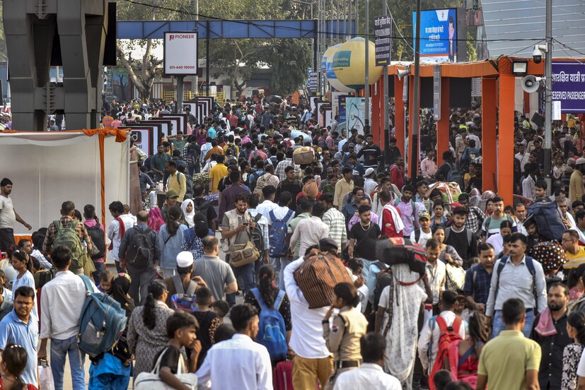 Indian Railways passenger rules, train travel rules in India, Indian Railways berth rules, railway luggage rules, train seat exchange rules, middle berth rules Indian Railways, railway charging point rules, రైలులో సీటు మార్చుకోవడం ఎలా, రైలు బెర్త్ నిబంధనలు, రైల్వే లగేజీ రూల్స్, రైల్లో కిటికీ సీటు నియమాలు, మిడిల్ బెర్త్ టైమింగ్స్, రైల్లో చార్జింగ్ పాయింట్ వాడకం, రైలు ప్రయాణంలో పాటించాల్సిన నియమాలు Indian Railways passenger rules, train travel rules in India, Indian Railways berth rules, railway luggage rules, train seat exchange rules, middle berth rules Indian Railways, railway charging point rules, రైలులో సీటు మార్చుకోవడం ఎలా, రైలు బెర్త్ నిబంధనలు, రైల్వే లగేజీ రూల్స్, రైల్లో కిటికీ సీటు నియమాలు, మిడిల్ బెర్త్ టైమింగ్స్, రైల్లో చార్జింగ్ పాయింట్ వాడకం, రైలు ప్రయాణంలో పాటించాల్సిన నియమాలు