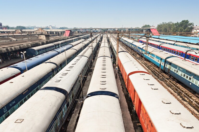 SCR special trains extension, Cherlapalli Shalimar train timings, South Central Railway festive services, dussehra special trains diwali special trains, దసరా ప్రత్యేక రైళ్లు, దీపావళి ప్రత్యేక రైళ్లు, దక్షిణ మధ్య రైల్వే కొత్త సర్వీసులు, విజయవాడ రైళ్లు, విశాఖపట్నం రైళ్లు