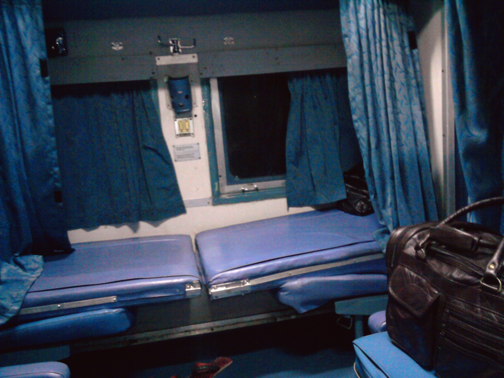 Indian Railways 3AC vs 3E, 3AC vs 3E ticket price, AC 3 tier economy coach, Indian train ticket booking tips, 3AC and 3E berth capacity, cheapest AC train travel India, Indian Railways passenger facilities, రైల్వే టికెట్ బుకింగ్ వివరాలు, 3ఏసీ కోచ్ సౌకర్యాలు, 3ఈ ఎకానమీ కోచ్ వివరాలు, రైలు ప్రయాణంలో డబ్బు ఆదా చేసే చిట్కాలు, రైల్వే బెర్తుల సంఖ్య వివరాలు, తక్కువ ధరలో ఏసీ రైలు ప్రయాణం, రైలు కోచ్ల మధ్య తేడాలు Indian Railways 3AC vs 3E, 3AC vs 3E ticket price, AC 3 tier economy coach, Indian train ticket booking tips, 3AC and 3E berth capacity, cheapest AC train travel India, Indian Railways passenger facilities, రైల్వే టికెట్ బుకింగ్ వివరాలు, 3ఏసీ కోచ్ సౌకర్యాలు, 3ఈ ఎకానమీ కోచ్ వివరాలు, రైలు ప్రయాణంలో డబ్బు ఆదా చేసే చిట్కాలు, రైల్వే బెర్తుల సంఖ్య వివరాలు, తక్కువ ధరలో ఏసీ రైలు ప్రయాణం, రైలు కోచ్ల మధ్య తేడాలు