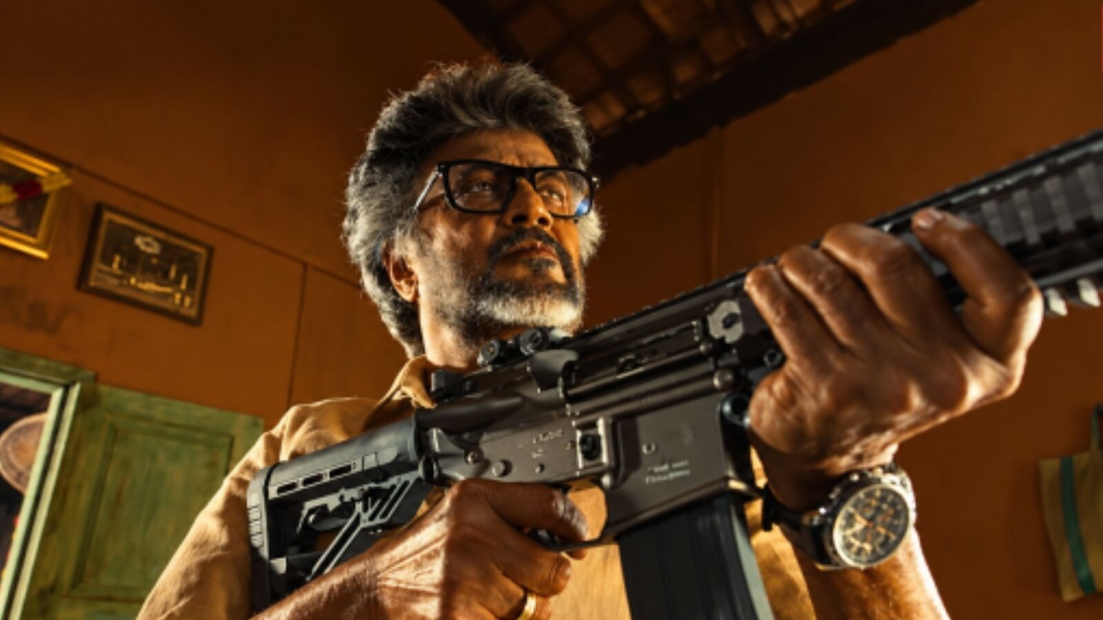 ‘జైలర్ 2’లో రజనీకాంత్‌తో పాటు మోహన్ లాల్, శివరాజ్ కుమార్, జాకీ ష్రాఫ్, మిథున్ చక్రవర్తి, ఎస్‌జే సూర్య, విద్యా బాలన్, రమ్యకృష్ణ, మిర్నా, యోగిబాబు వంటి నటులు కీలక పాత్రల్లో కనిపించనున్నారు. రజనీకాంత్ మాస్ అవతారం, నెల్సన్ దిలీప్ కుమార్ టేకింగ్, అనిరుధ్ సంగీతం ఈ సినిమాపై అంచనాలు పీక్స్‌కు వెళ్లిపోయాయి.