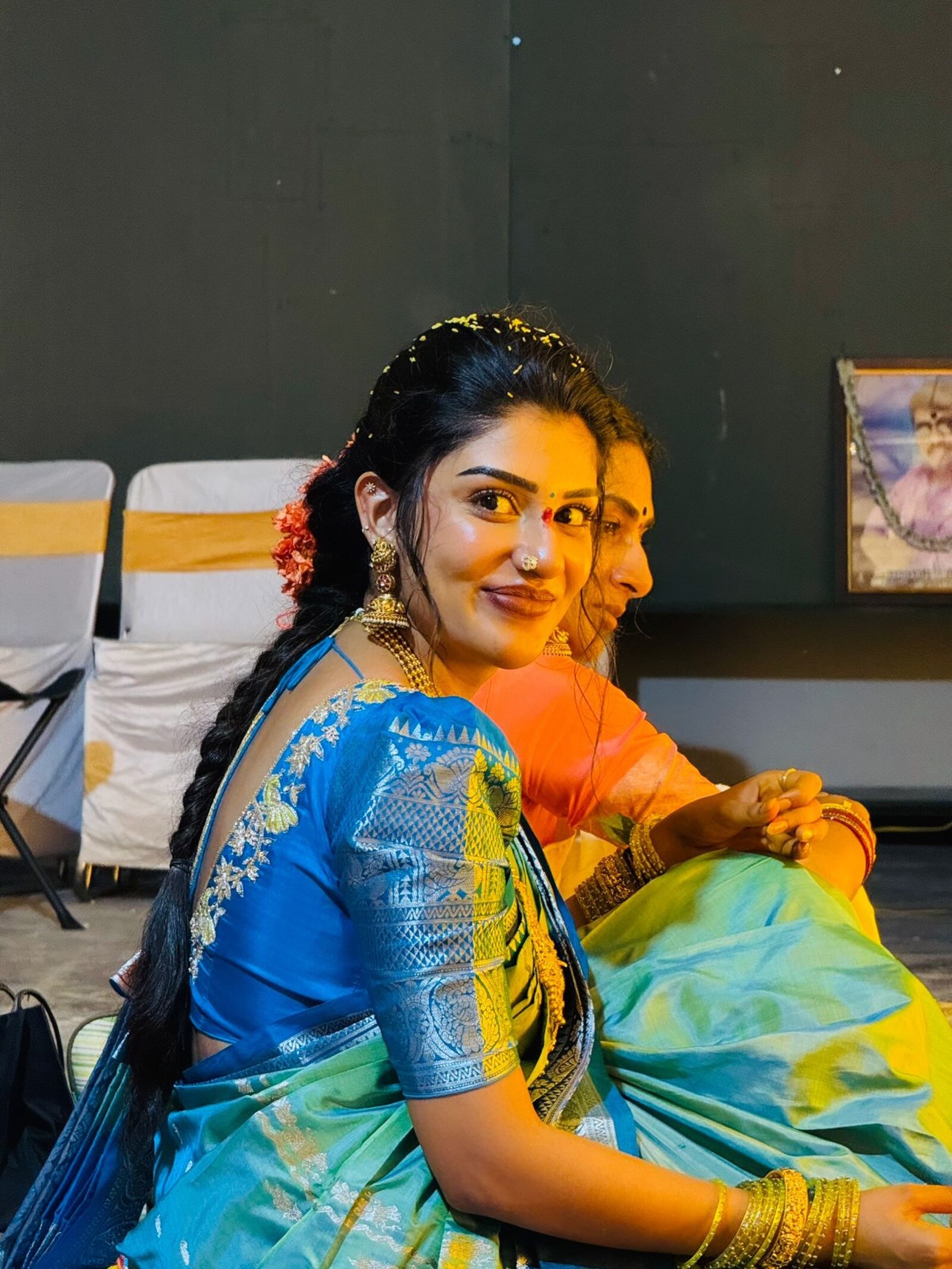 సుప్రీత పెళ్లికి సిద్ధంగా ఉన్నప్పటికీ, ఆమె తల్లి సురేఖ వాణి మాత్రం ఇప్పుడే పెళ్లి చేయడానికి ఆసక్తి చూపడం లేదట. ప్రస్తుత రోజుల్లో పెళ్లిళ్లు, బ్రేకప్స్, విడాకుల కేసులు విపరీతంగా పెరిగిపోతుండటంతో వివాహ వ్యవస్థ అనగానే ఆమె కాస్త భయపడుతున్నారని సుప్రీత వెల్లడించింది. కానీ సుప్రీత మాత్రం తన భవిష్యత్తుపై పూర్తి కాన్ఫిడెన్స్‌తో ఉంది. పెళ్లి తర్వాత ఎలాంటి విపత్కర పరిస్థితులు ఎదురైనా తాను ధైర్యంగా హ్యాండిల్ చేయగలనని స్పష్టం చేసింది. అంతేకాదు, పెళ్లి తర్వాత తన భర్తను తన గ్రిప్‌లో ఉంచుకుంటానని నవ్వుతూ చెప్పడం ఈ ఇంటర్వ్యూలో హైలైట్‌గా నిలిచింది.