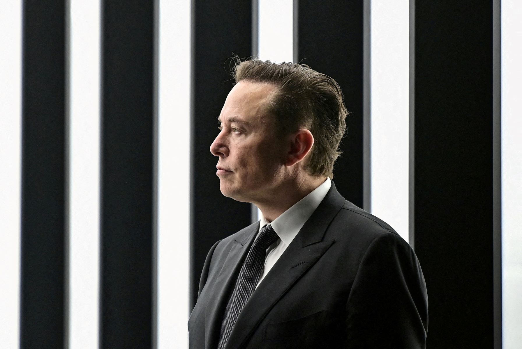 LV's Bernard Arnault Overtakes Elon Musk as the richest person in