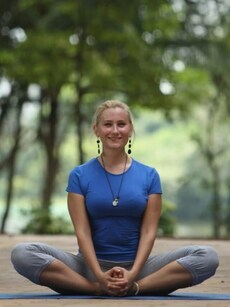 8 yoga poses for beginners to stay fit and healthy