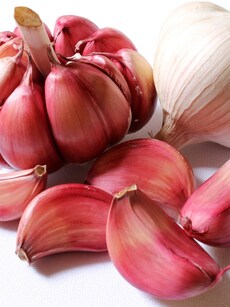 Why you should have garlic every morning on an empty stomach