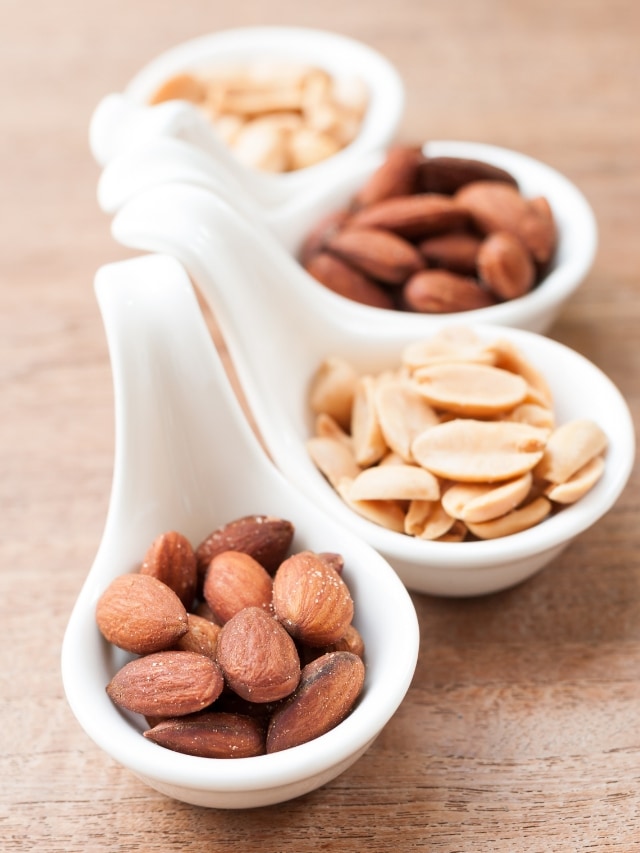 Peanuts Vs Almonds: Which Nut Is More Nutritious?