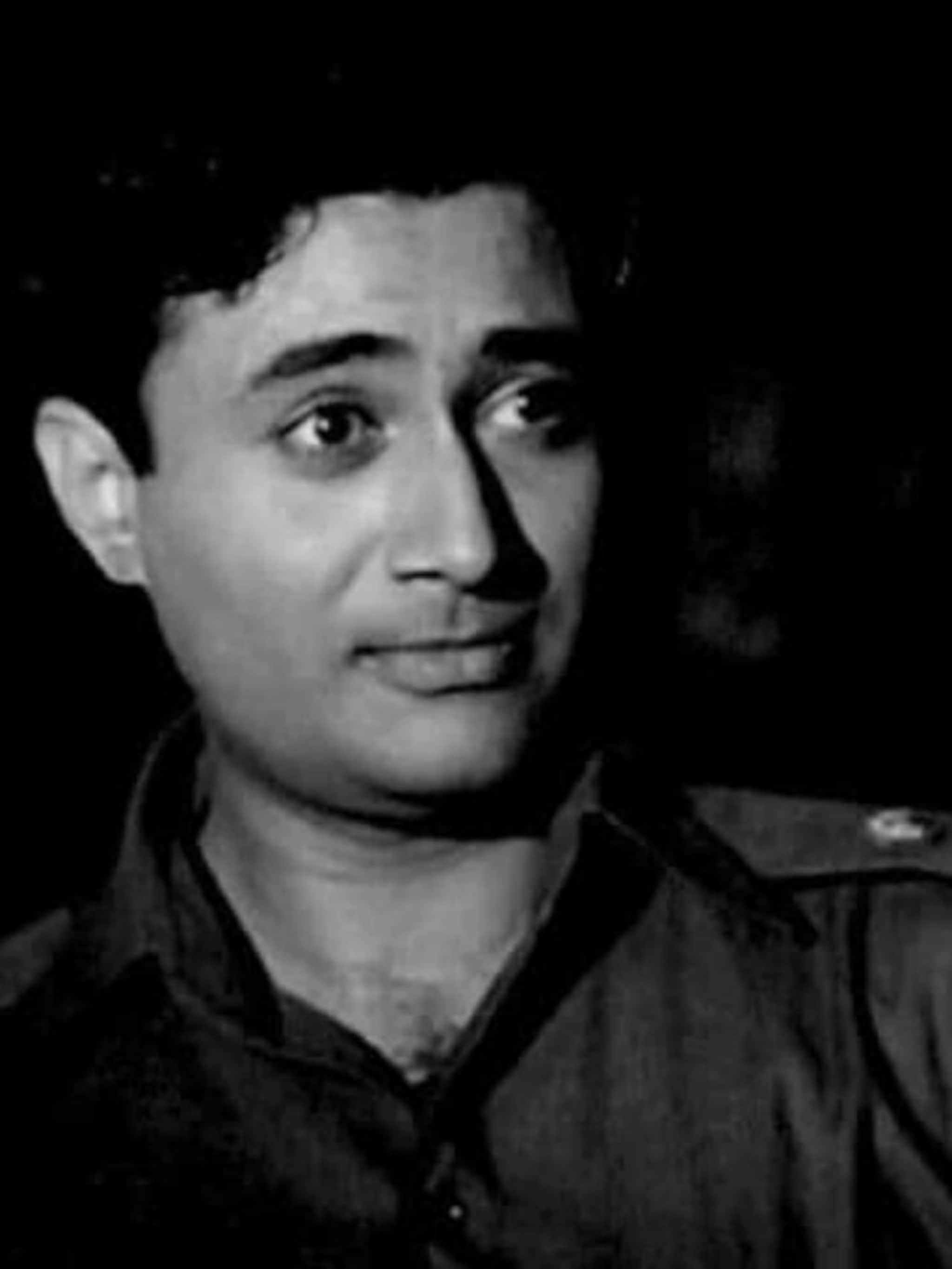 কেন কালো পোশাক পরতে নিষেধ দেব আনন্দকে?