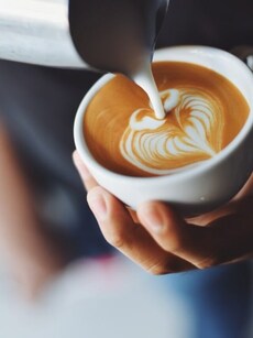 Avoid these 7 foods in night for better sleep