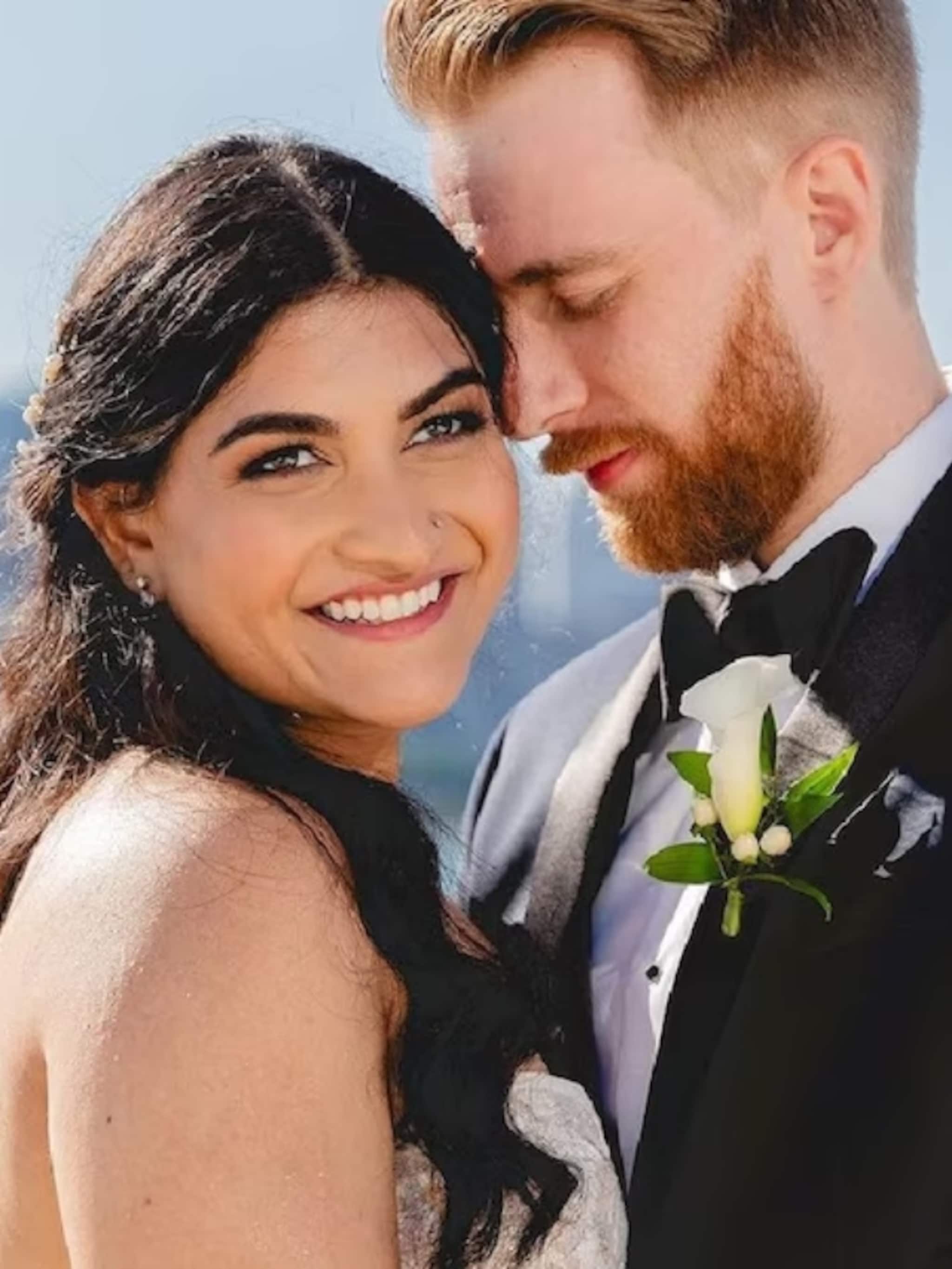 বাঙালি পরিচালক অনিরুদ্ধ রায়চৌধুরীর মেয়ের মার্কিনি বিয়ের ছবি