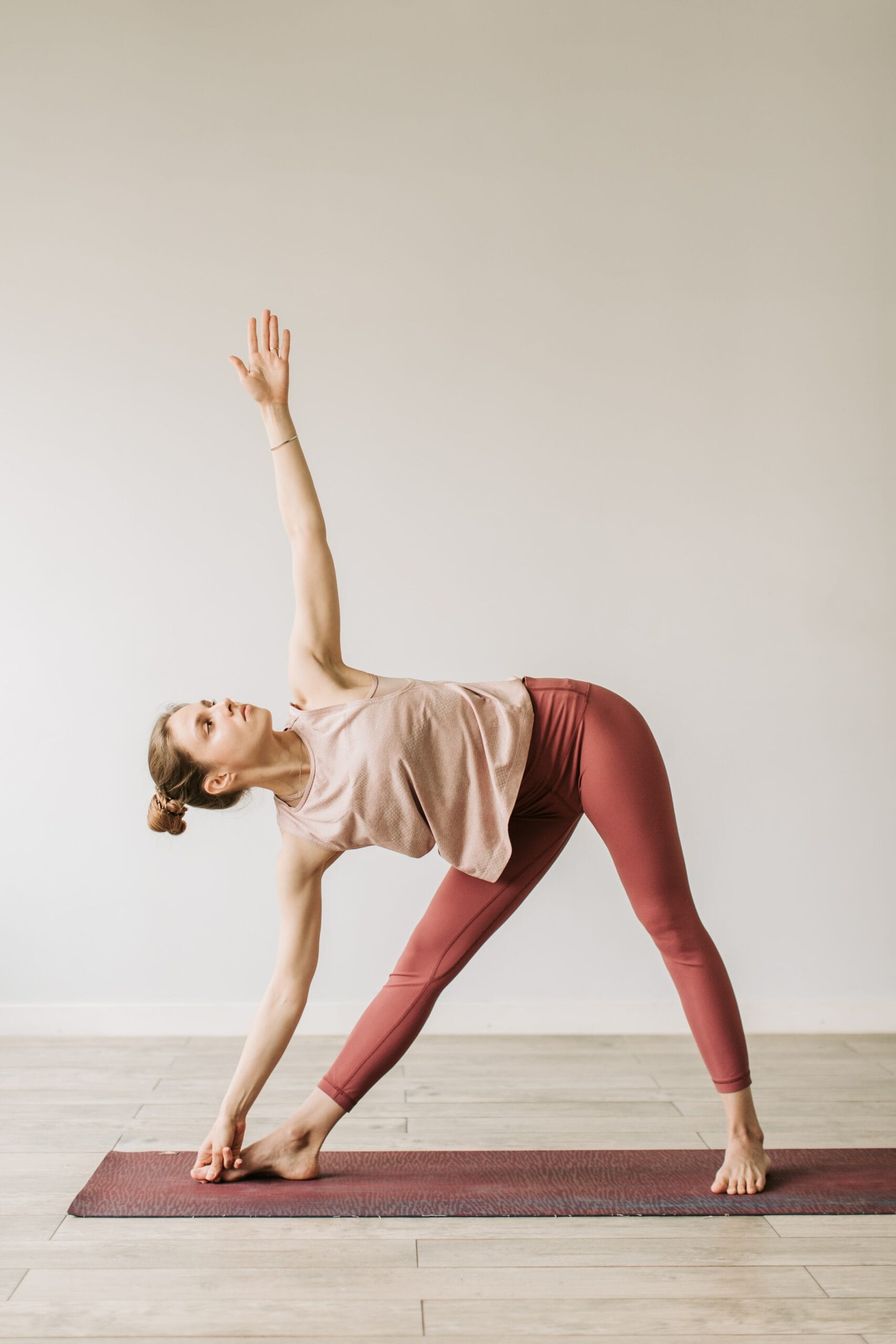 Get Strong Hips and Help with Osteoperosis Through the Extended Triangle  Pose (Utthita Trikonasana) - AlrightNow