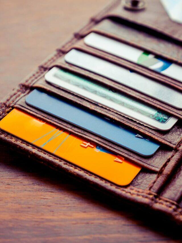 6 Things You Should Never Keep In Your Wallet