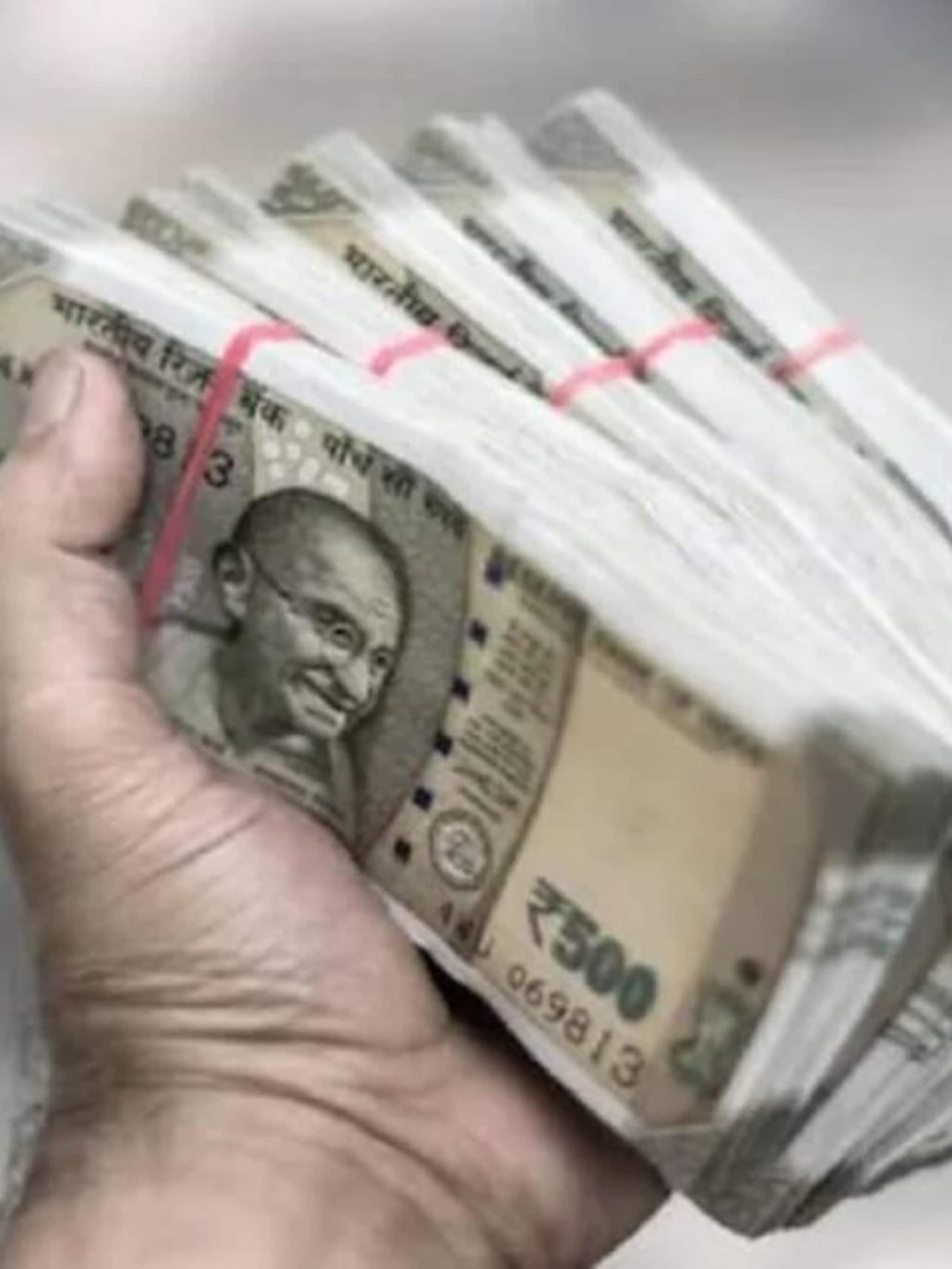 ৫ বছরে টাকা ডবল, LIC-র এই পলিসিতে হইচই