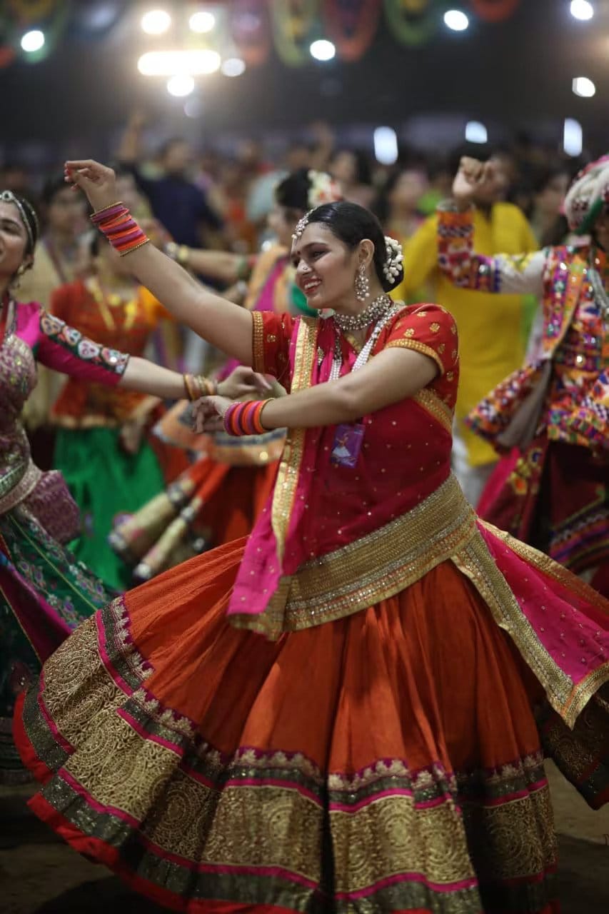 Enthralling Garba Moments of Bollywood