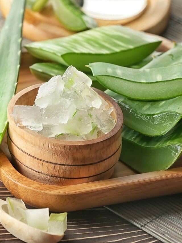 8 Aloe Vera Benefits for Clear, Supple Skin
