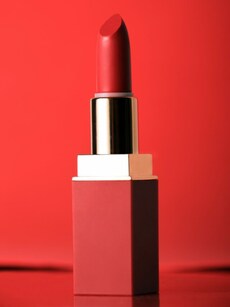 Beware of these 5 dangerous toxins often used in cosmetics