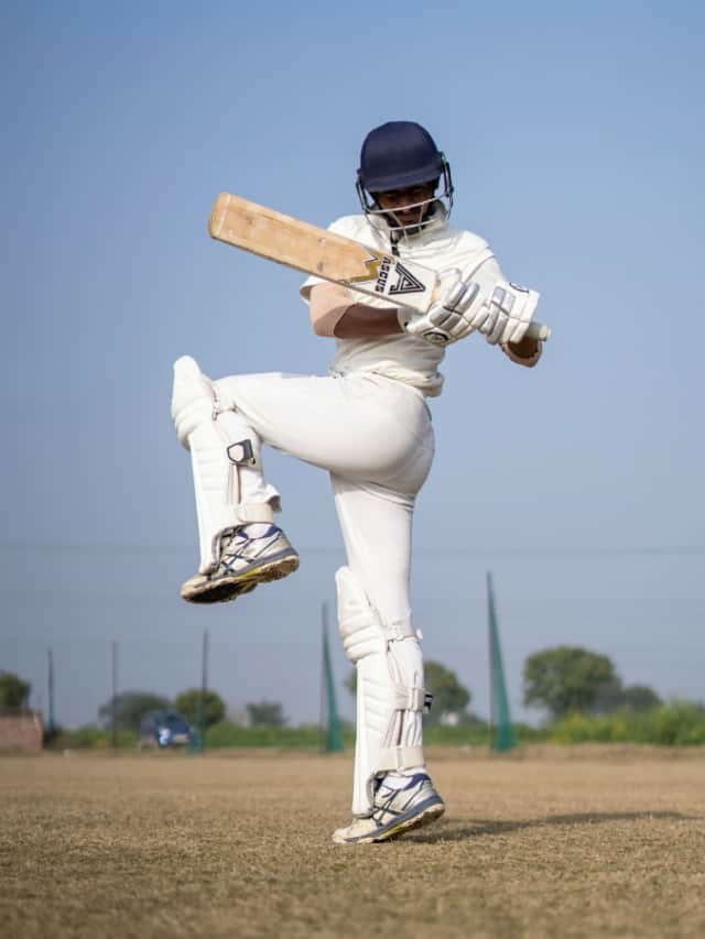 ટેસ્ટ ક્રિકેટમાં ખેલાડીઓ સફેદ કપડા કેમ પહેરે છે?